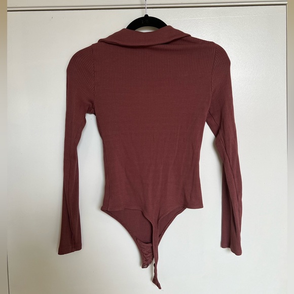 Aritzia Collared Bodysuit - Picture 3 of 3
